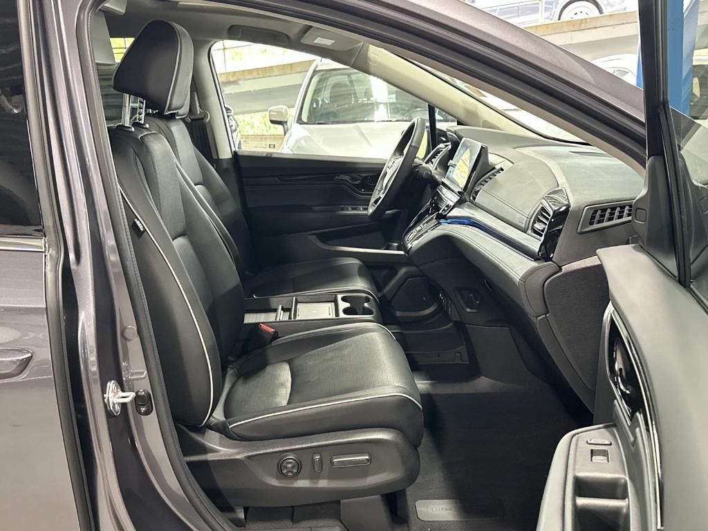 used 2025 Honda Odyssey car, priced at $46,395