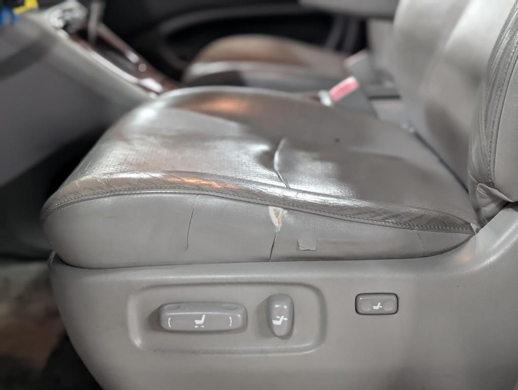 used 2007 Toyota Highlander Hybrid car, priced at $9,995
