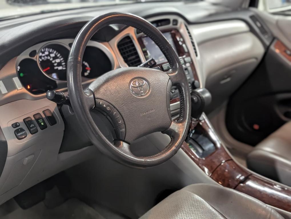 used 2007 Toyota Highlander Hybrid car, priced at $9,995