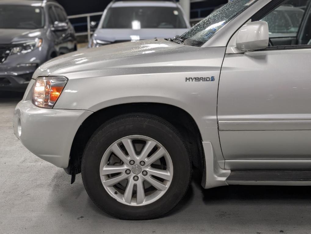 used 2007 Toyota Highlander Hybrid car, priced at $9,995