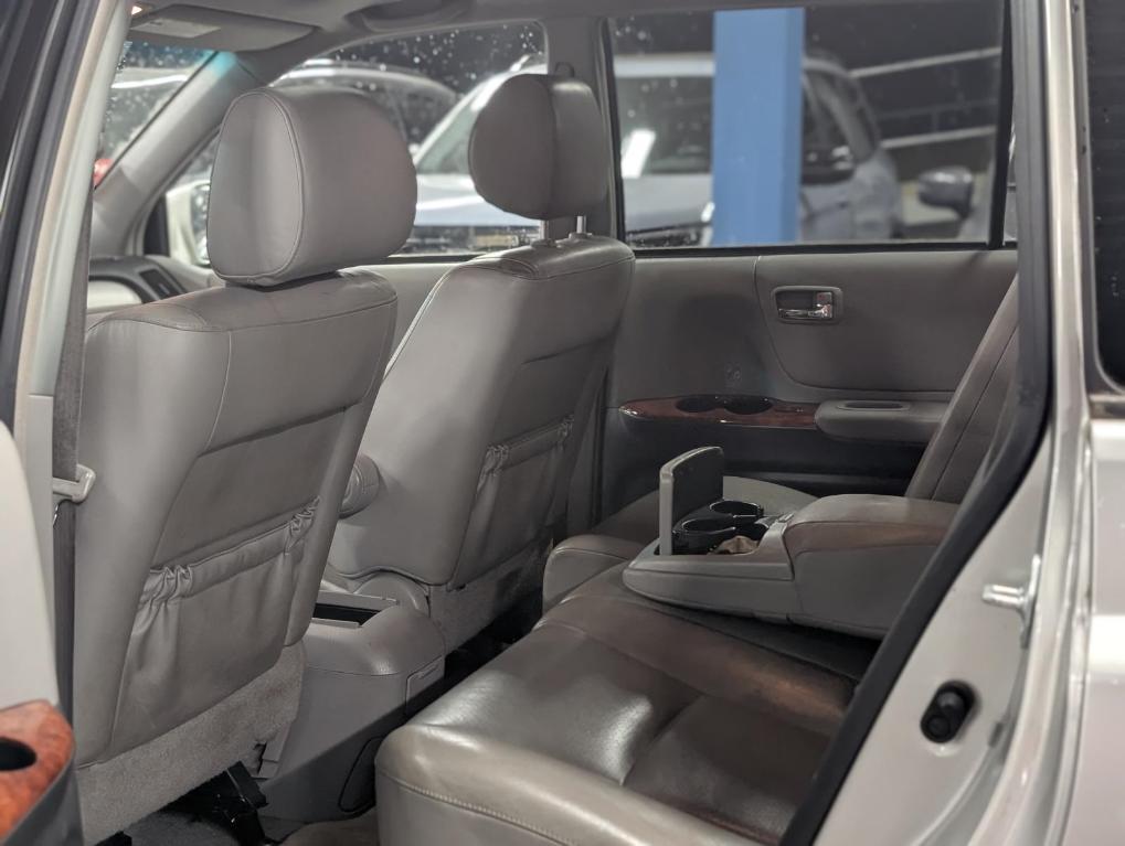 used 2007 Toyota Highlander Hybrid car, priced at $9,995