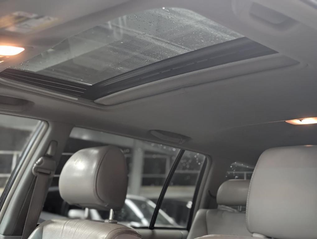 used 2007 Toyota Highlander Hybrid car, priced at $9,995