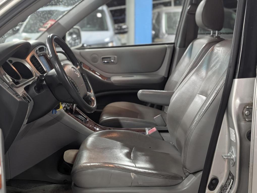 used 2007 Toyota Highlander Hybrid car, priced at $9,995