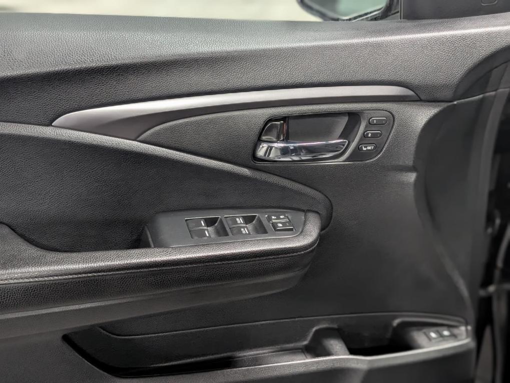used 2022 Honda Pilot car, priced at $29,995