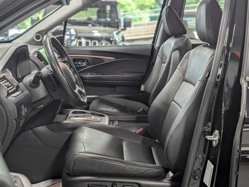used 2022 Honda Pilot car, priced at $29,995