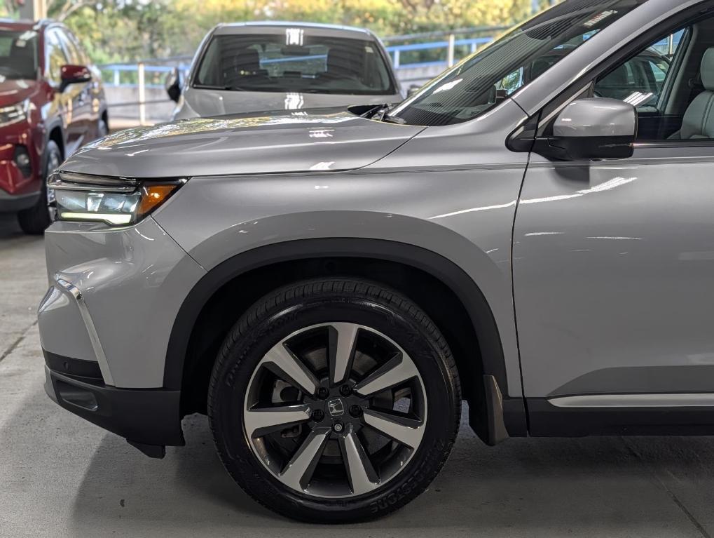 used 2023 Honda Pilot car, priced at $39,995