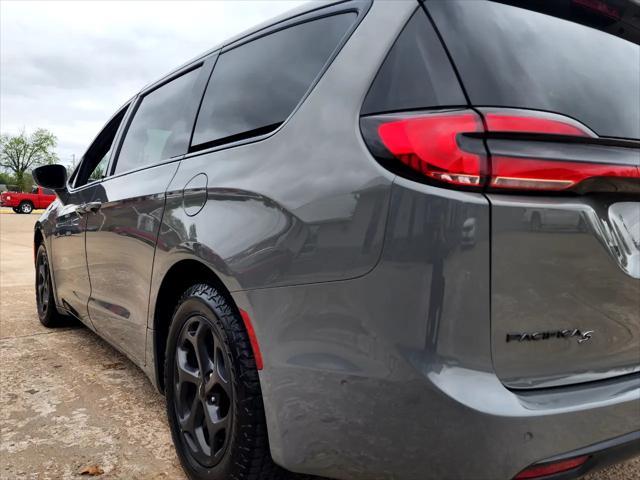 used 2022 Chrysler Pacifica Hybrid car, priced at $31,980