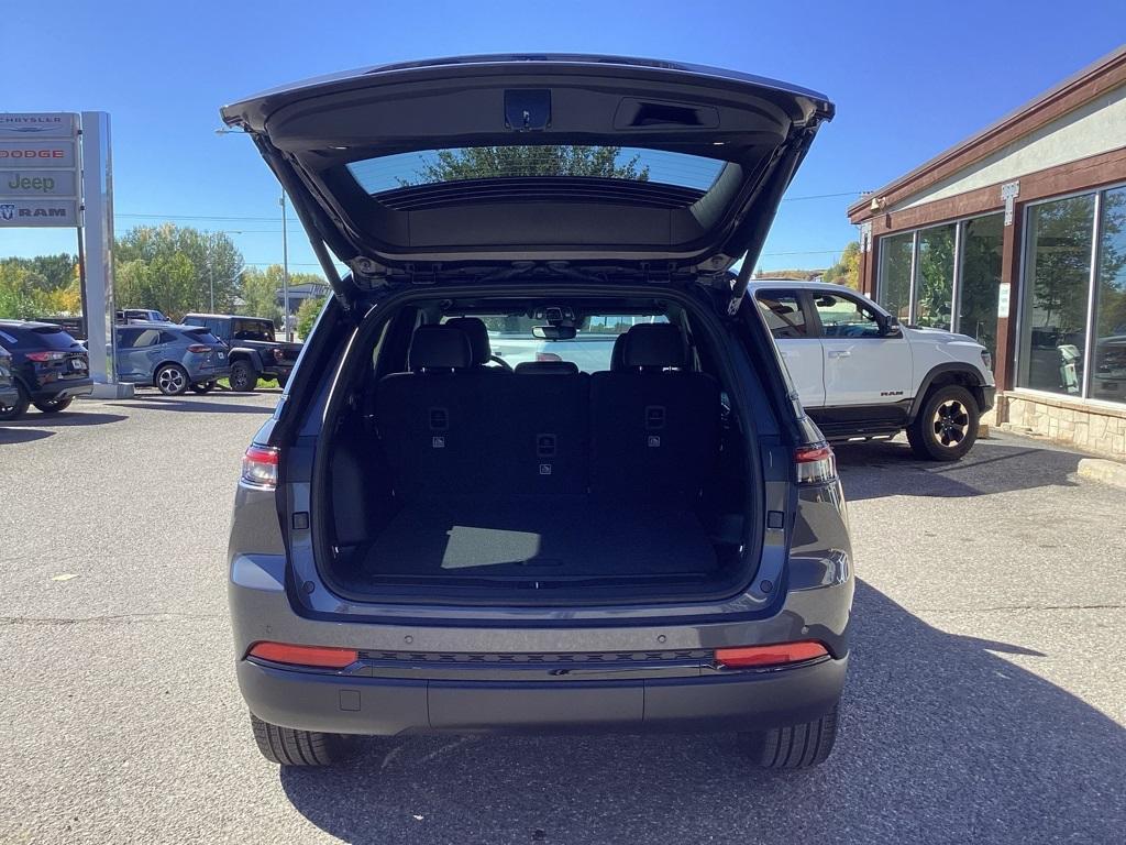 new 2024 Jeep Grand Cherokee car, priced at $47,697