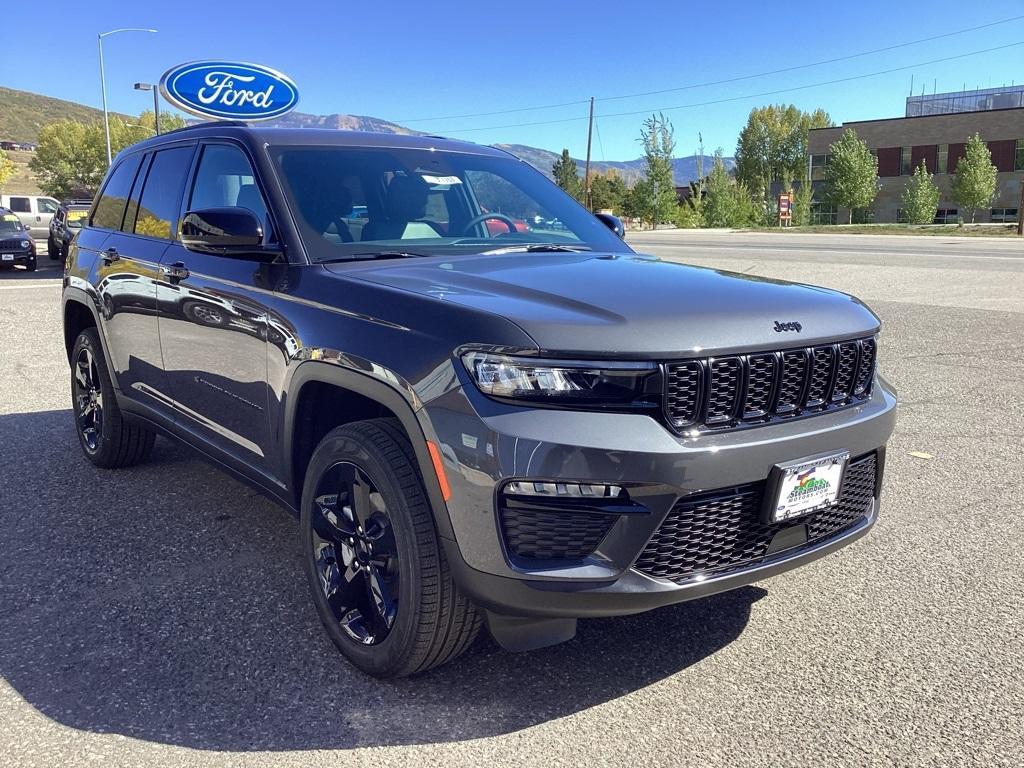 new 2024 Jeep Grand Cherokee car, priced at $47,697