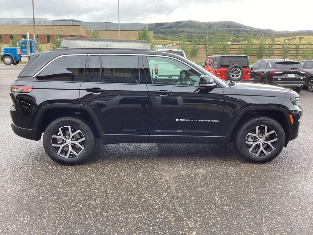 new 2024 Jeep Grand Cherokee car, priced at $42,981