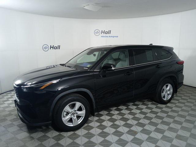 used 2022 Toyota Highlander car, priced at $33,900