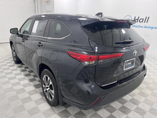 used 2023 Toyota Highlander car, priced at $38,100