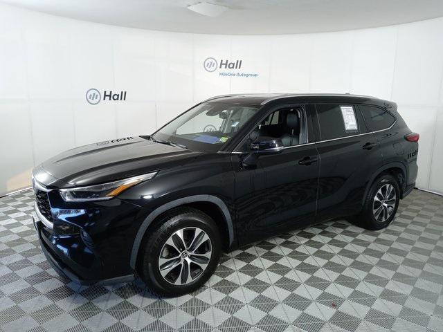 used 2021 Toyota Highlander car, priced at $32,500