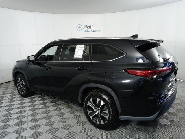 used 2021 Toyota Highlander car, priced at $29,200