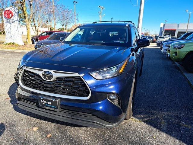 used 2022 Toyota Highlander car, priced at $38,300