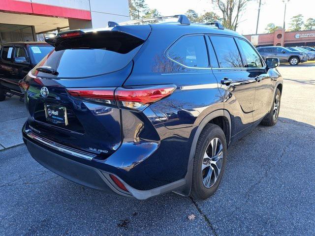 used 2022 Toyota Highlander car, priced at $38,300