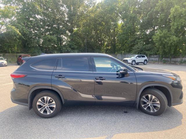 used 2022 Toyota Highlander car, priced at $37,500