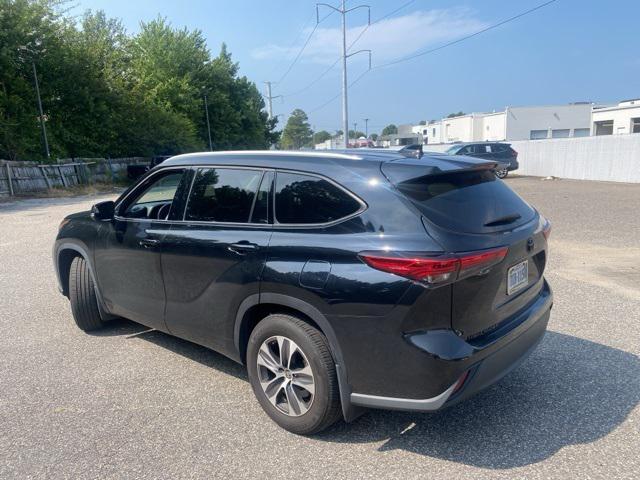 used 2022 Toyota Highlander car, priced at $37,500