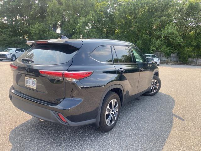 used 2022 Toyota Highlander car, priced at $37,500