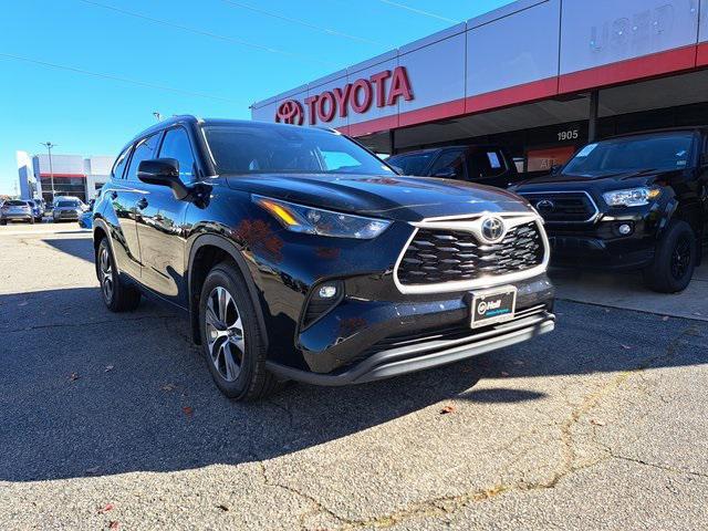 used 2022 Toyota Highlander car, priced at $37,500