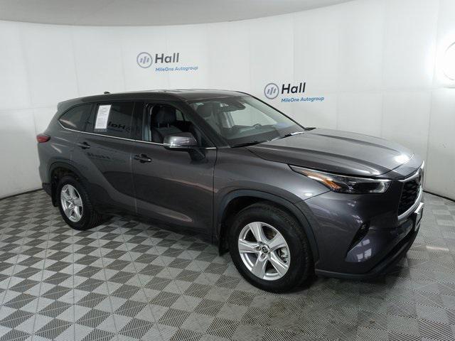 used 2022 Toyota Highlander car, priced at $31,400