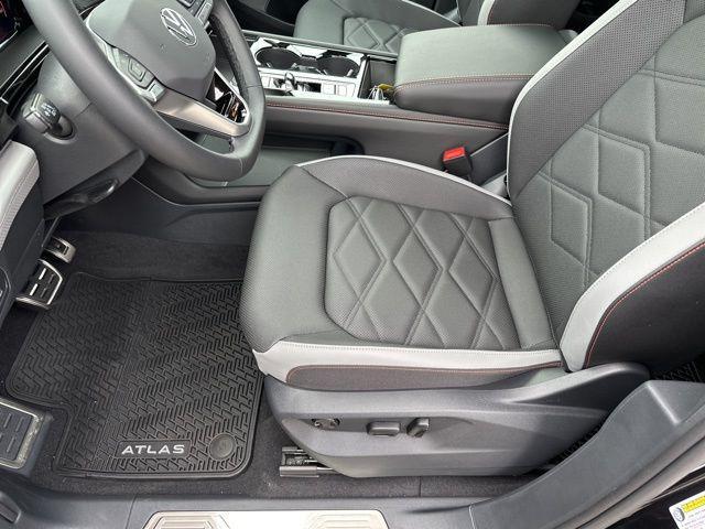 new 2025 Volkswagen Atlas car, priced at $43,954