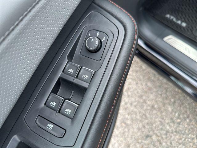 new 2025 Volkswagen Atlas car, priced at $43,954