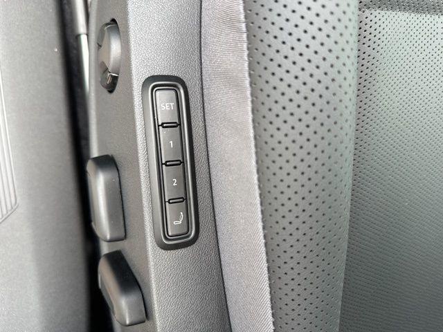 new 2025 Volkswagen ID.4 car, priced at $51,371
