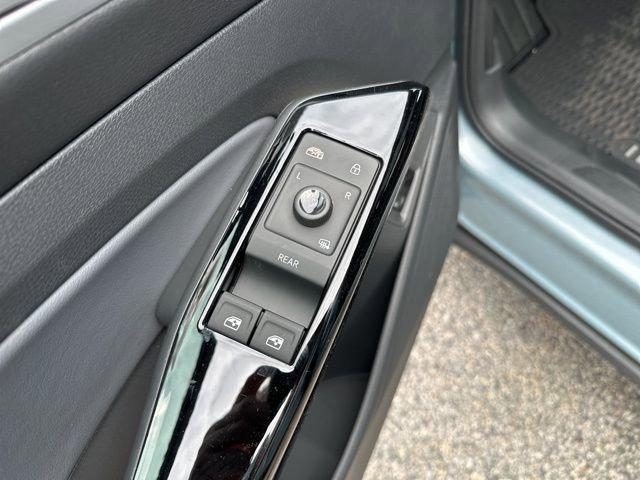new 2025 Volkswagen ID.4 car, priced at $51,371