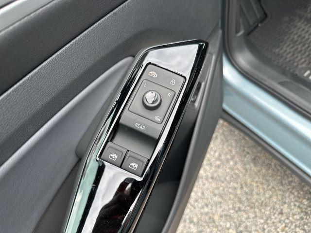 new 2025 Volkswagen ID.4 car, priced at $49,371