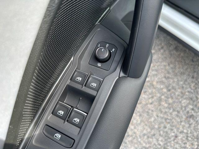 new 2025 Volkswagen Tiguan car, priced at $38,127