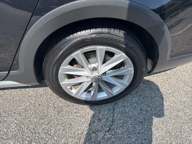 used 2018 Volkswagen Golf Alltrack car, priced at $23,000