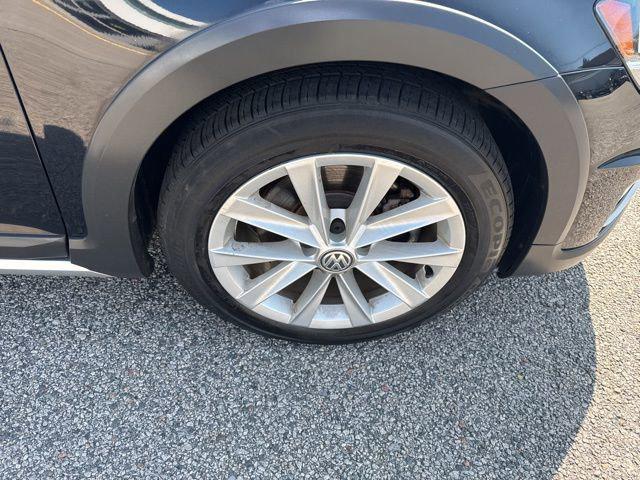 used 2018 Volkswagen Golf Alltrack car, priced at $23,500