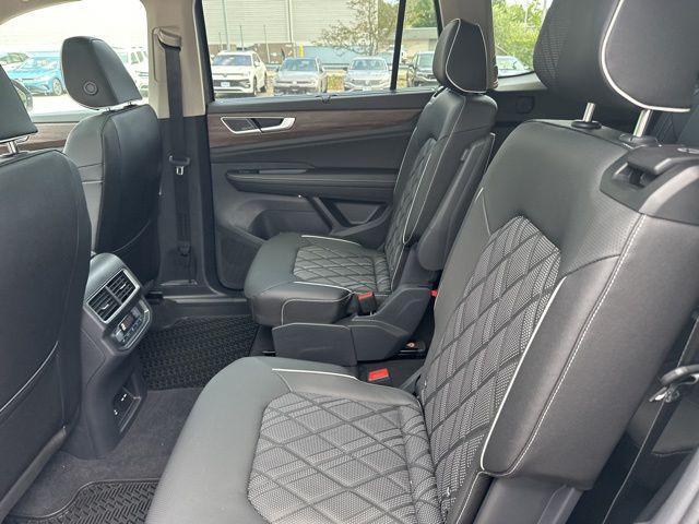 new 2025 Volkswagen Atlas car, priced at $51,789