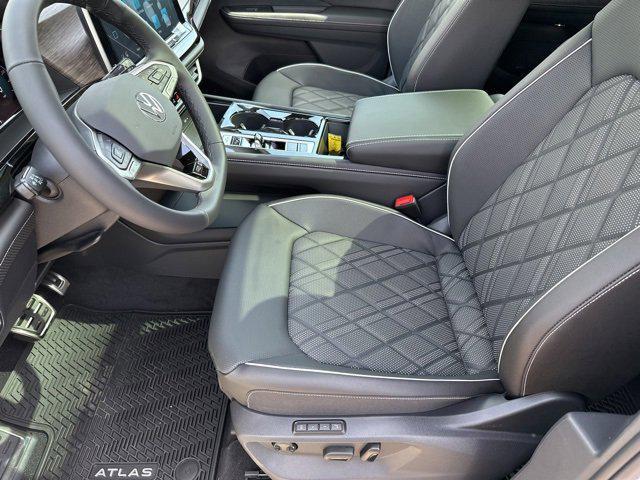 new 2025 Volkswagen Atlas car, priced at $53,789