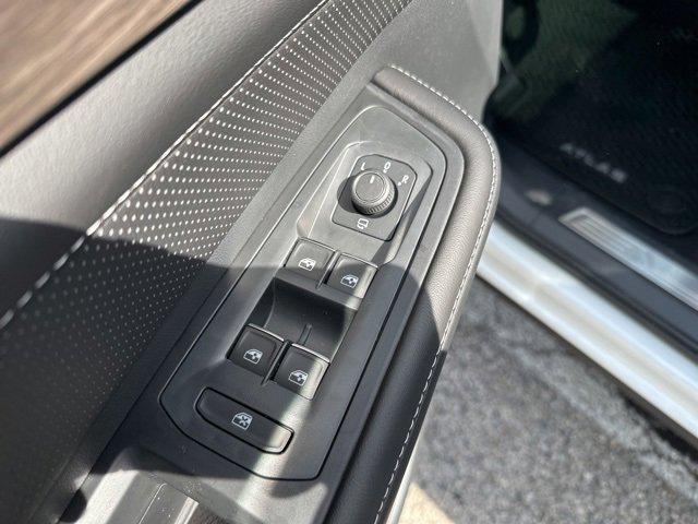 new 2025 Volkswagen Atlas car, priced at $53,789