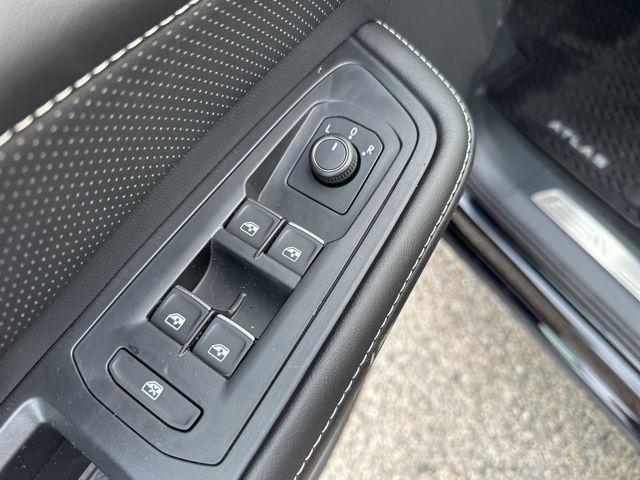 new 2026 Volkswagen Atlas Cross Sport car, priced at $46,776