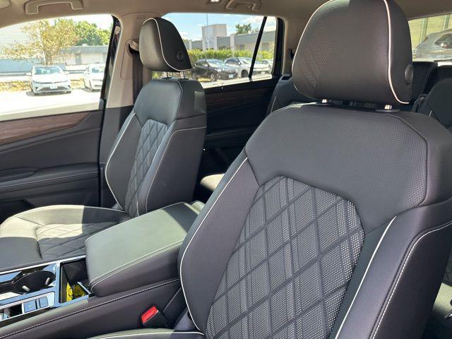 new 2025 Volkswagen Atlas car, priced at $51,334