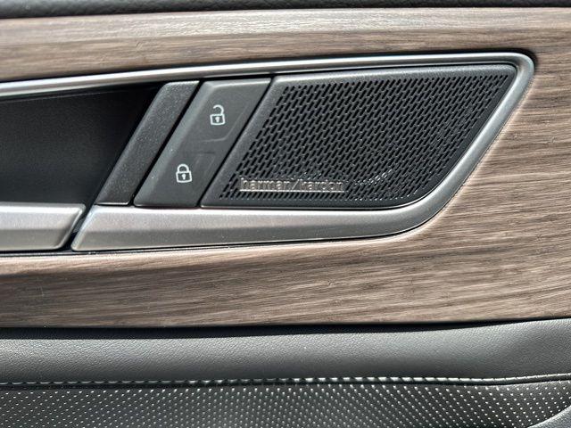 new 2025 Volkswagen Atlas car, priced at $51,334