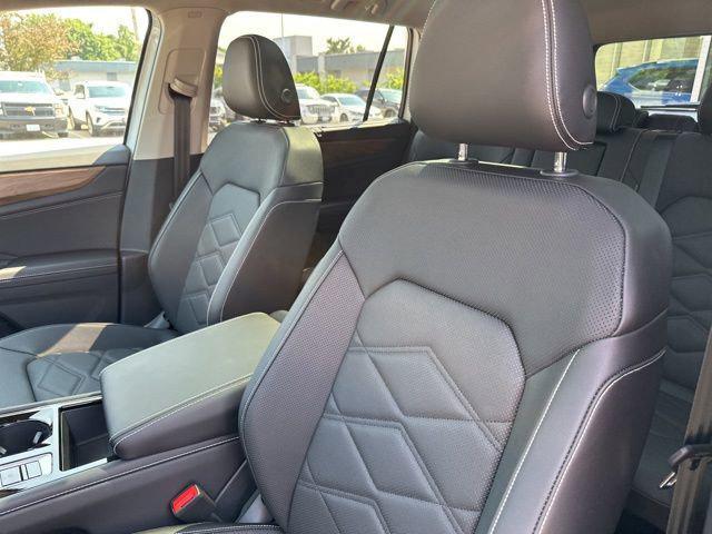 new 2025 Volkswagen Atlas car, priced at $45,030