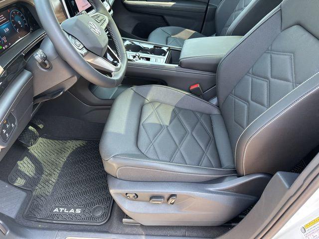 new 2025 Volkswagen Atlas car, priced at $45,030