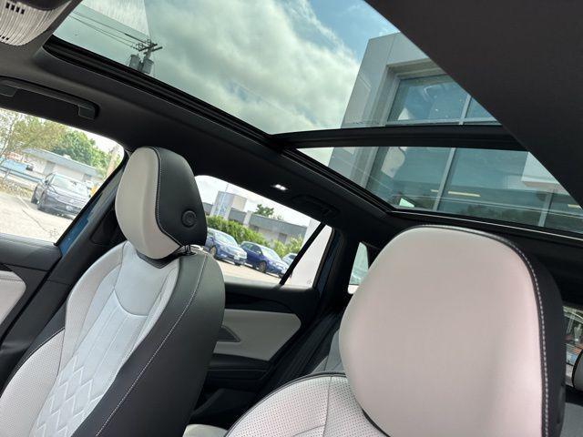 new 2025 Volkswagen Tiguan car, priced at $42,914
