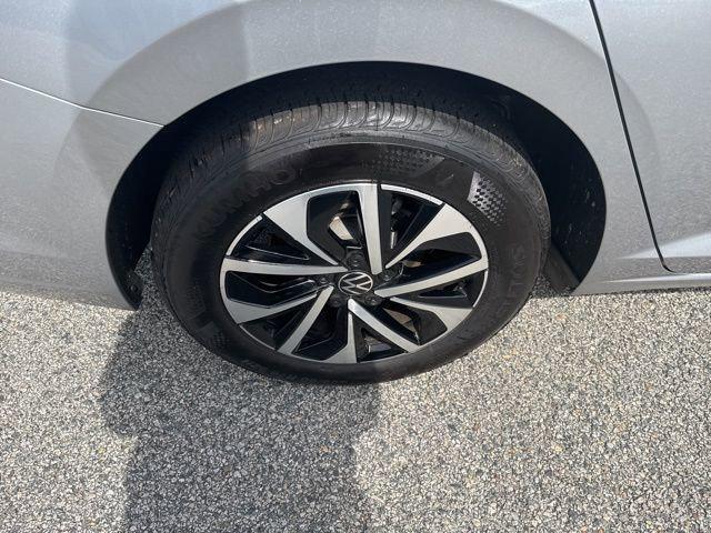 used 2024 Volkswagen Jetta car, priced at $22,500