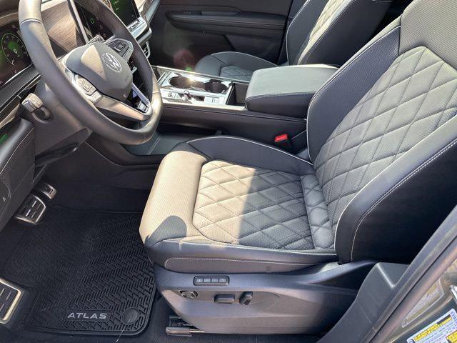 new 2025 Volkswagen Atlas car, priced at $50,909