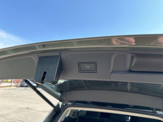 new 2025 Volkswagen Atlas car, priced at $51,409