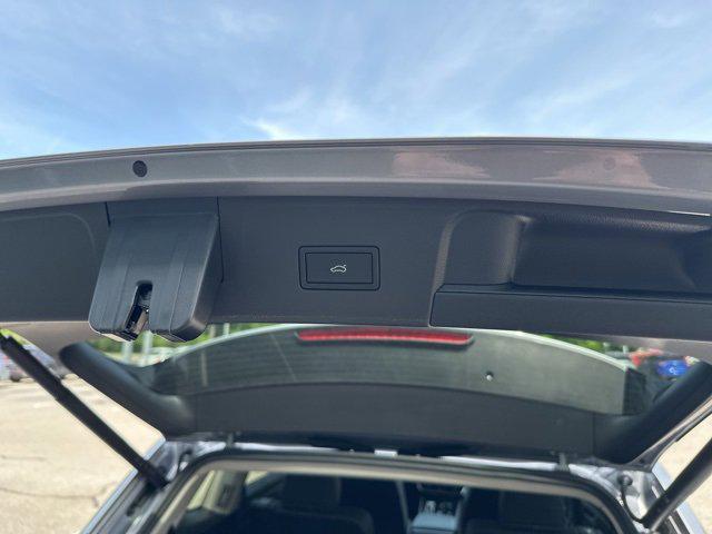 new 2025 Volkswagen Atlas car, priced at $43,930
