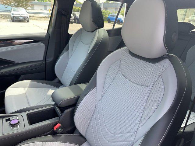 new 2025 Volkswagen Tiguan car, priced at $40,144