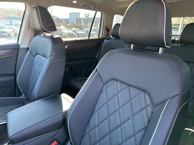 new 2025 Volkswagen Atlas car, priced at $53,789