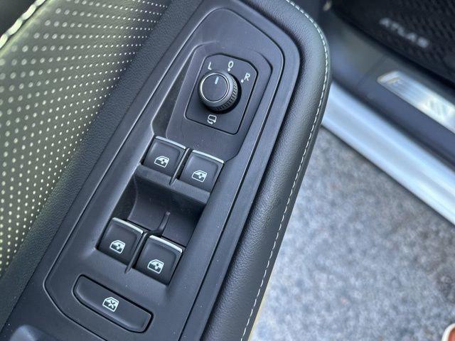 new 2025 Volkswagen Atlas car, priced at $53,789