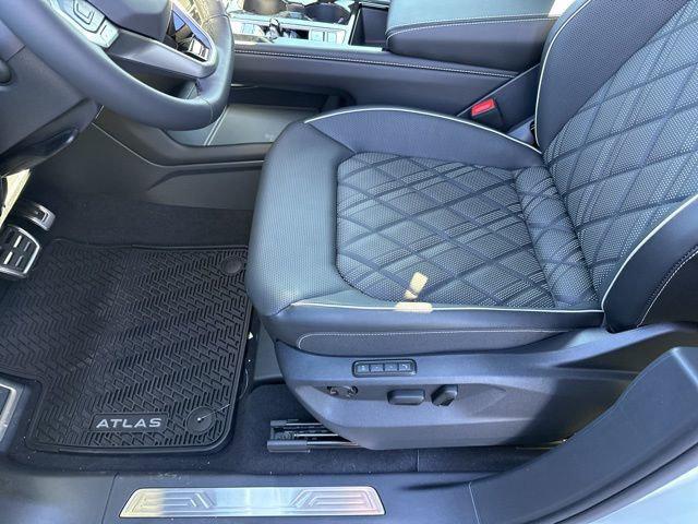 new 2025 Volkswagen Atlas car, priced at $53,789